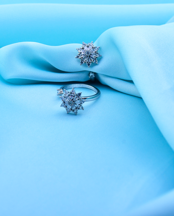 Royal Diamond Round Cluster Ring-Sliver